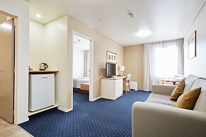 Ventura Inn & Suites Hamilton