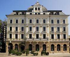 Hotel President