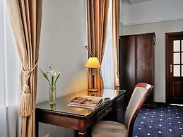 Hotel President