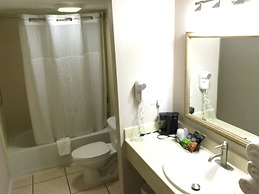 Days Inn & Suites by Wyndham Tampa near Ybor City