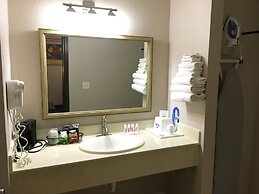 Days Inn & Suites by Wyndham Tampa near Ybor City
