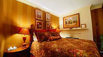 The Wayside Inn Bed & Breakfast