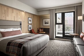 Peaks Hotel & Suites