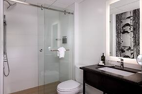 Peaks Hotel & Suites