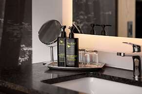 Peaks Hotel & Suites