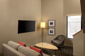 Peaks Hotel and Suites