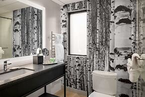 Peaks Hotel and Suites