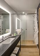 Peaks Hotel and Suites