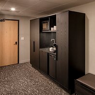 Peaks Hotel and Suites