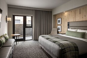 Peaks Hotel & Suites