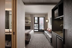 Peaks Hotel & Suites