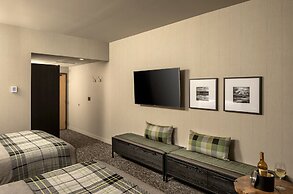 Peaks Hotel and Suites