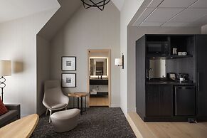 Peaks Hotel & Suites