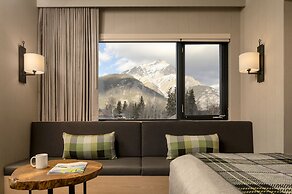 Peaks Hotel and Suites