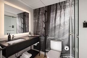 Peaks Hotel & Suites