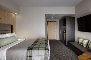 Peaks Hotel & Suites