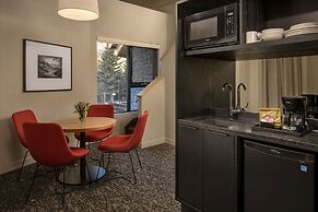 Peaks Hotel and Suites