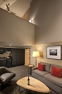 Peaks Hotel and Suites