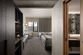 Peaks Hotel & Suites