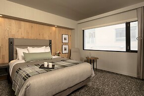 Peaks Hotel and Suites