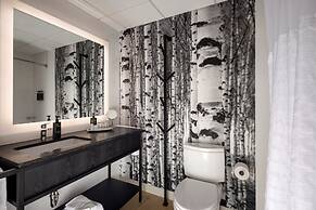 Peaks Hotel & Suites