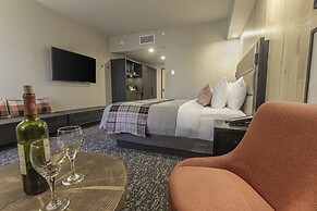 Peaks Hotel and Suites