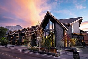 Peaks Hotel and Suites