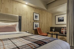 Peaks Hotel and Suites