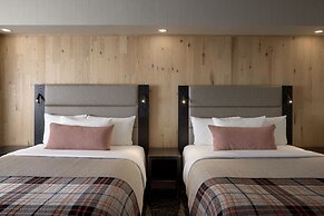 Peaks Hotel & Suites