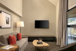 Peaks Hotel and Suites