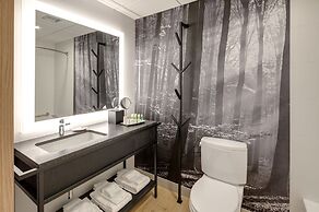 Peaks Hotel and Suites