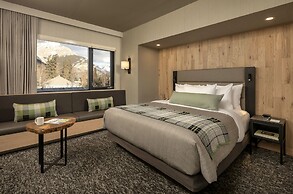 Peaks Hotel and Suites