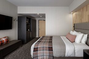 Peaks Hotel & Suites