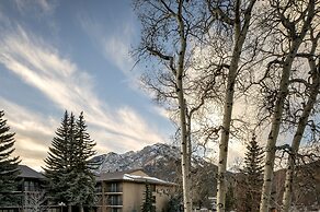 Peaks Hotel and Suites