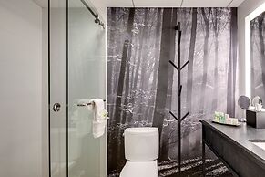 Peaks Hotel and Suites