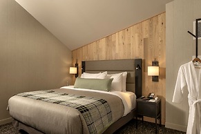 Peaks Hotel and Suites