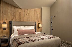 Peaks Hotel and Suites