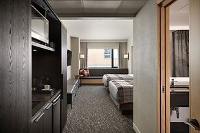 Peaks Hotel & Suites