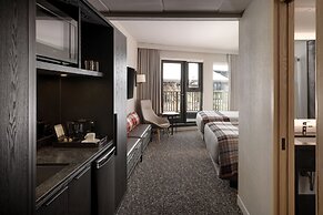 Peaks Hotel & Suites