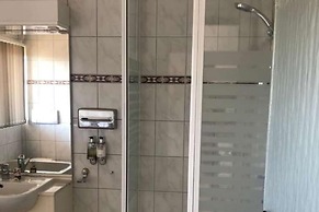 Admiralty Lodge Motel