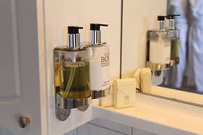 Admiralty Lodge Motel