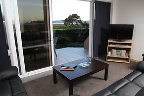 Admiralty Lodge Motel