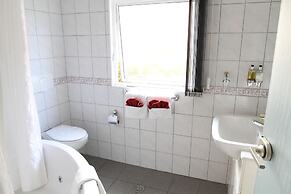 Admiralty Lodge Motel