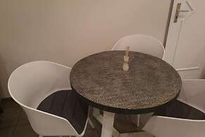 Admiralty Lodge Motel