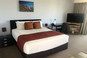 Admiralty Lodge Motel