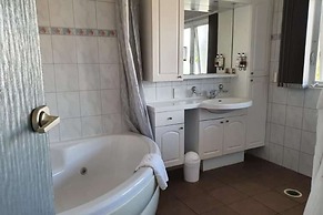 Admiralty Lodge Motel