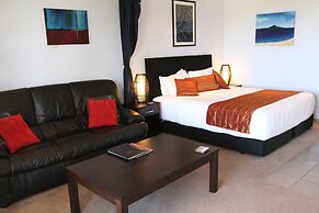 Admiralty Lodge Motel