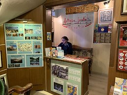 Antique Hostel & Guesthouse