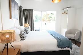 Bay Motel