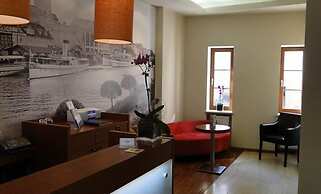 Atrium Hotel